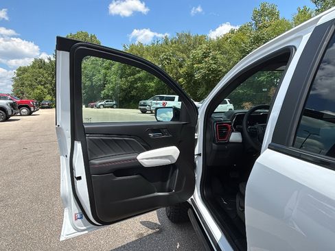 New 2025 GMC Canyon AT4 w/ AT4X Package image 11