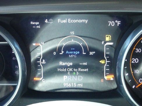 Used 2018 Jeep Wrangler Unlimited Sahara w/ LED Lighting Group AWD/4WD image 18