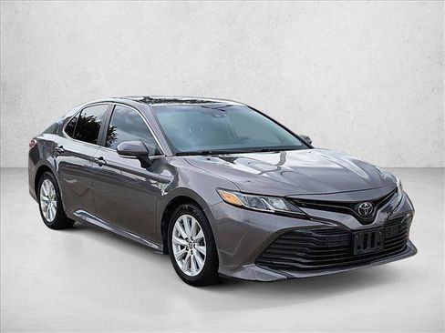 Used 2020 Toyota Camry LE w/ Convenience Package FWD image 3