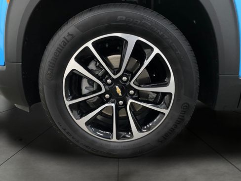 Used 2025 Chevrolet TrailBlazer LT w/ Driver Confidence Package FWD image 12