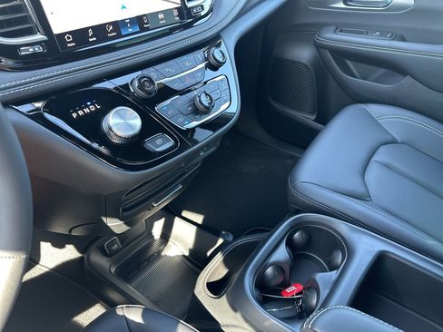 New 2026 Chrysler Pacifica Select image 72