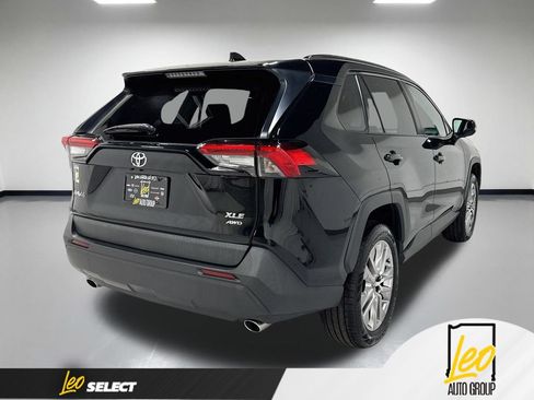 Used 2020 Toyota RAV4 XLE Premium AWD/4WD image 8