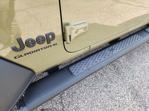 New 2025 Jeep Gladiator Sport image 13