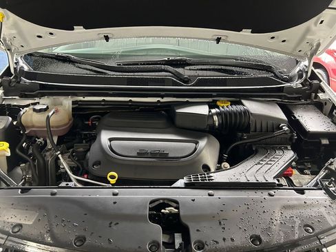 Used 2021 Chrysler Pacifica Touring-L image 29