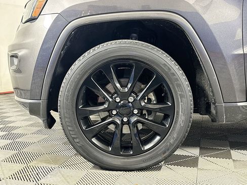 Used 2020 Jeep Grand Cherokee Altitude image 30