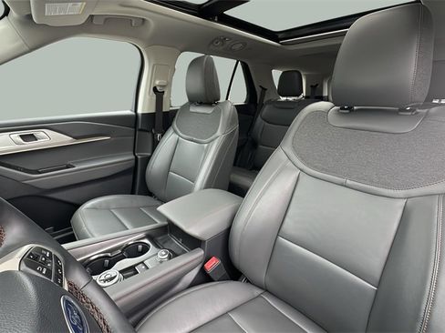 New 2025 Ford Explorer Active w/ Active Comfort Package image 33