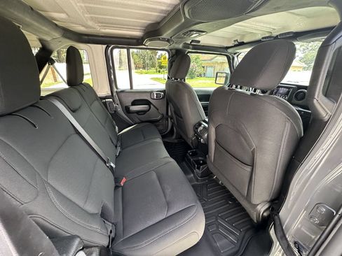 Used 2018 Jeep Wrangler Unlimited Sport S AWD/4WD image 11