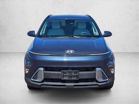 Used 2025 Hyundai Kona SEL FWD image 2
