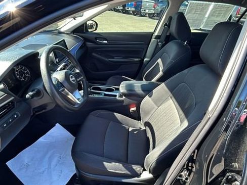 Used 2024 Nissan Altima 2.5 SV FWD image 17