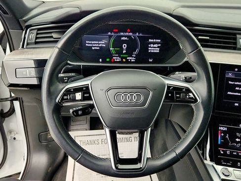 Used 2024 Audi Q8 e-tron Premium Plus image 14
