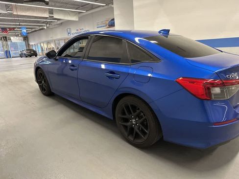 Used 2023 Honda Civic Sport image 11