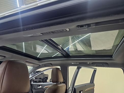 Used 2019 Toyota Highlander Limited Platinum FWD image 39