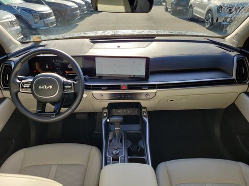 Certified 2025 Kia Sorento X-Line EX AWD/4WD image 16