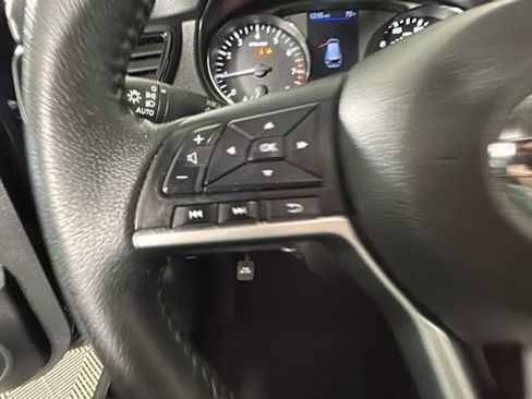Used 2020 Nissan Rogue SV AWD/4WD image 15