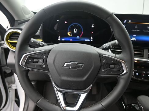 Used 2024 Chevrolet Trax ACTIV w/ Sunroof Package FWD image 32
