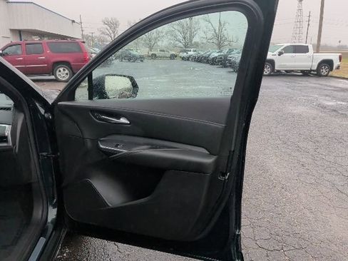 Used 2024 Cadillac XT4 Premium Luxury image 9