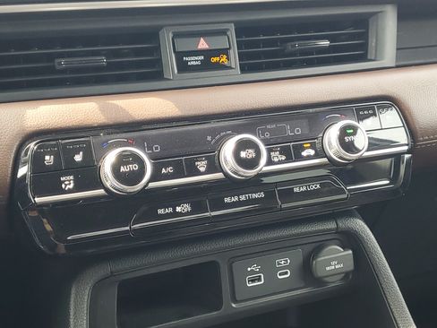Certified 2023 Honda Pilot Elite image 32
