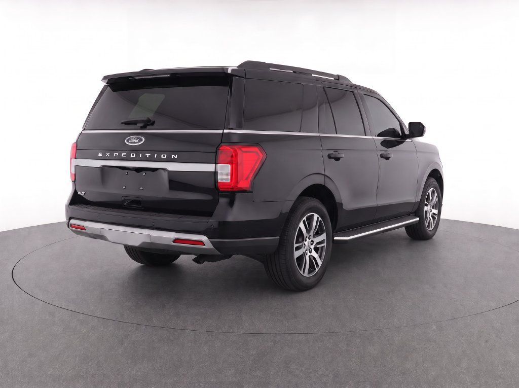 Used 2023 Ford Expedition XLT RWD image 4