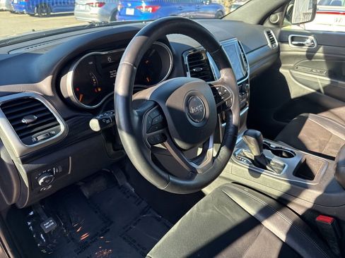 Used 2021 Jeep Grand Cherokee Laredo X image 23