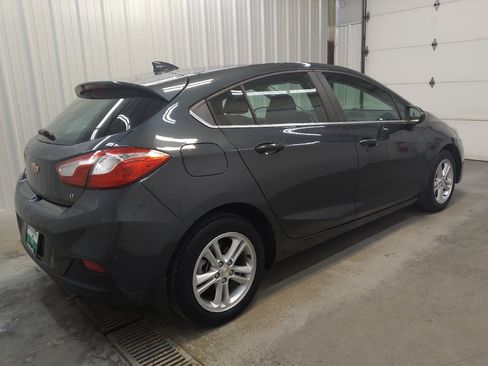 Used 2018 Chevrolet Cruze LT FWD image 10