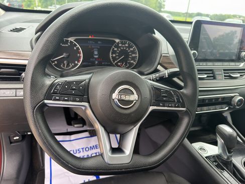 Used 2024 Nissan Altima 2.5 SV FWD image 12
