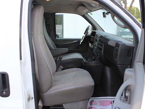 Used 2015 Chevrolet Express 3500 RWD image 16