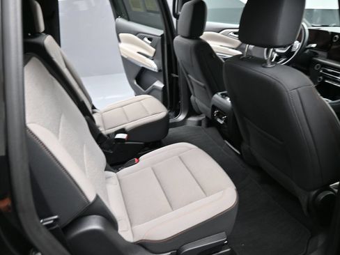 Used 2026 Chevrolet Traverse LT w/ Driver Confidence Package FWD image 19