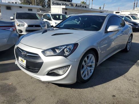 Used 2015 Hyundai Genesis 3.8 image 1