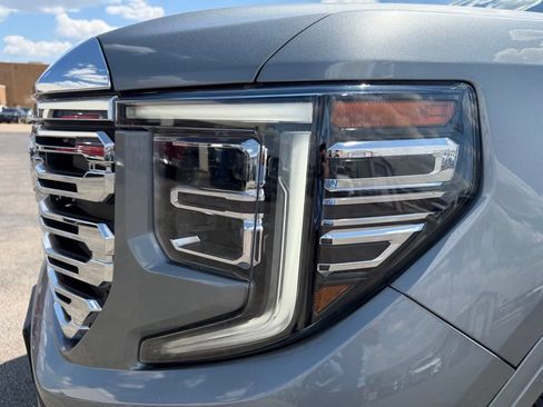 Used 2023 GMC Sierra 1500 Denali w/ Denali Carbonpro Edition AWD/4WD image 11