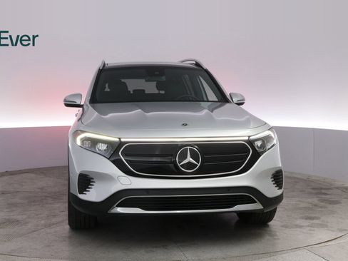 Used 2023 Mercedes-Benz EQB 300 4MATIC image 12