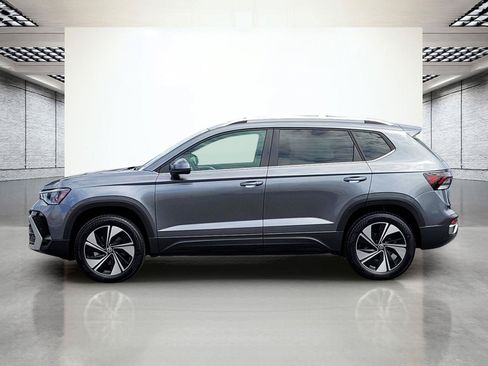Certified 2025 Volkswagen Taos SE w/ Panoramic Sunroof Package AWD/4WD image 10