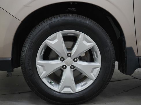 Used 2015 Subaru Forester 2.5i w/ Alloy Wheel Package AWD/4WD image 28