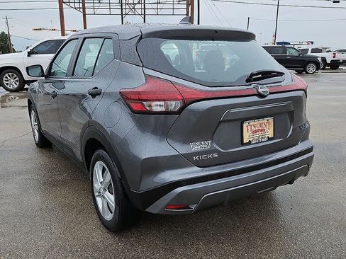 Used 2023 Nissan Kicks S FWD image 5