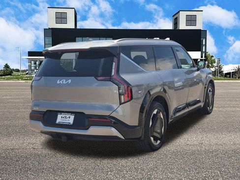 Certified 2024 Kia EV9 Land image 6