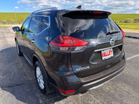 Used 2018 Nissan Rogue SV w/ Premium Package AWD/4WD image 14