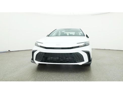 Used 2026 Toyota Camry SE FWD image 31