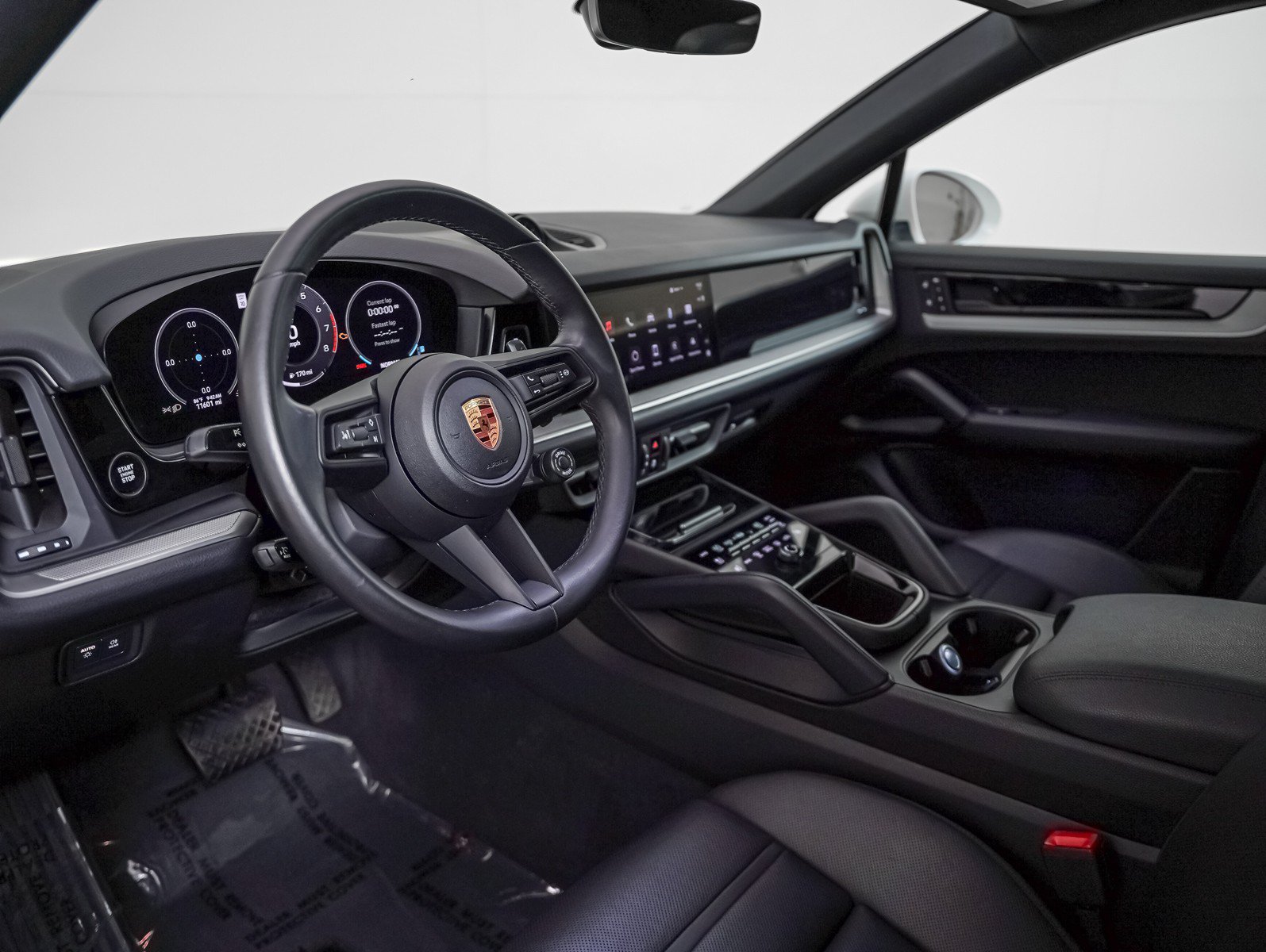 Certified 2025 Porsche Cayenne Coupe AWD/4WD image 4