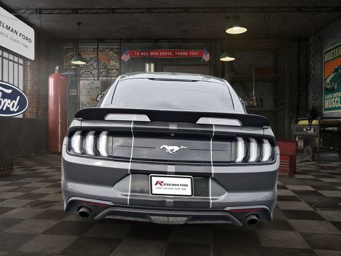 Used 2018 Ford Mustang Coupe RWD image 5
