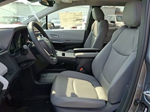 New 2026 Toyota Sienna XLE image 6