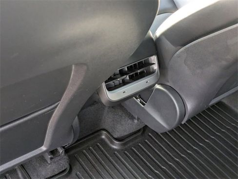 Used 2023 Tesla Model Y Performance image 28