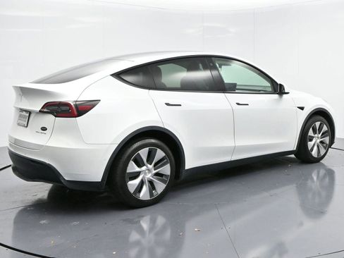 Used 2021 Tesla Model Y Long Range image 7
