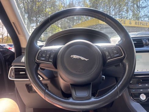 Used 2017 Jaguar F-PACE Prestige AWD/4WD image 14