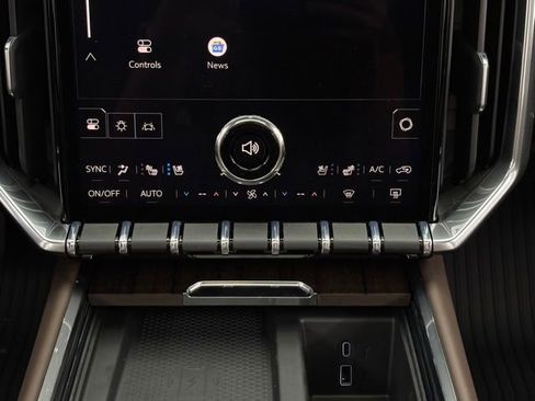 New 2026 GMC Acadia Denali Ultimate w/ LPO, Floor Liner Package AWD/4WD image 35