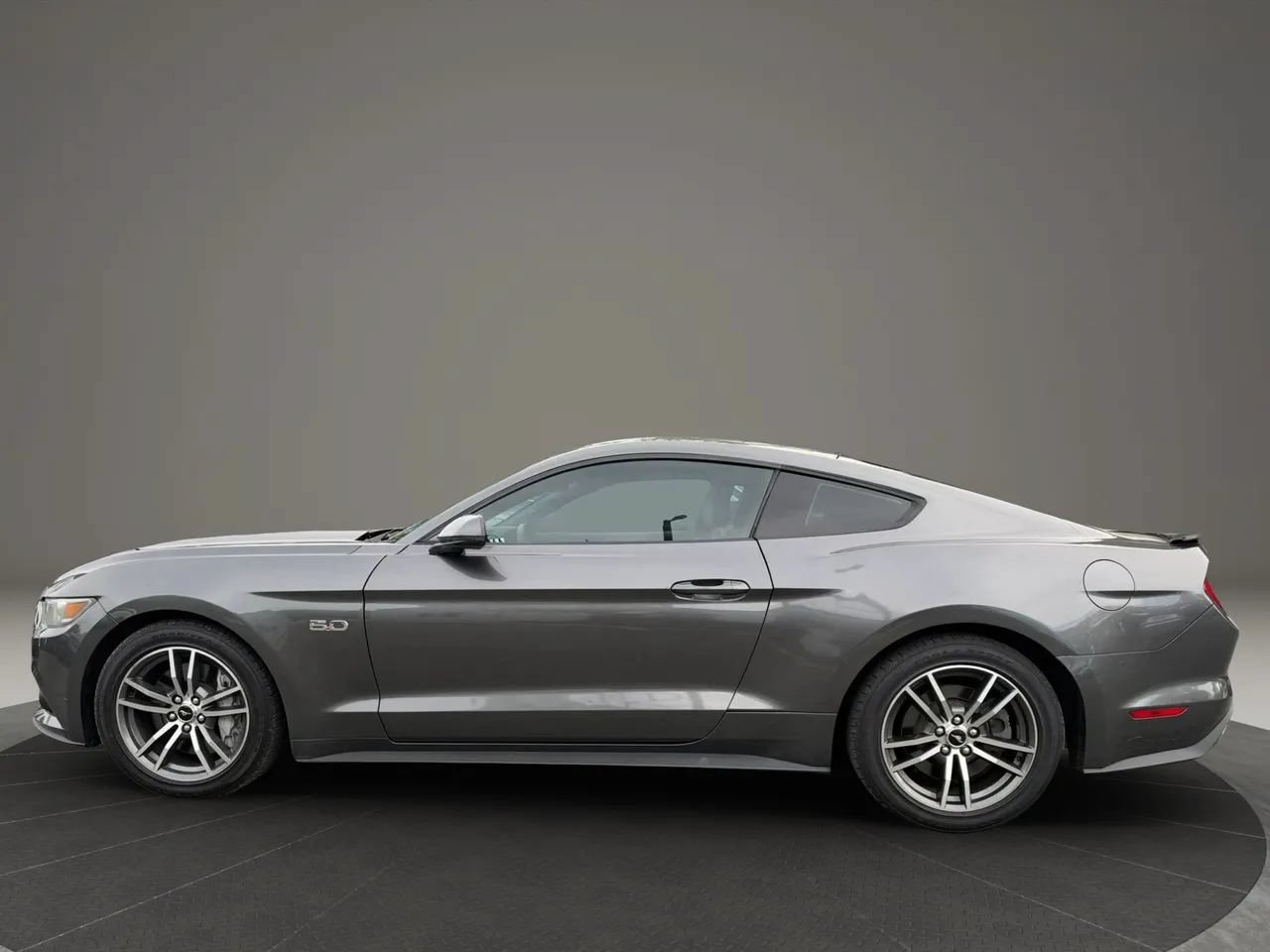 Used 2015 Ford Mustang GT Premium w/ Equipment Group 401A RWD image 2