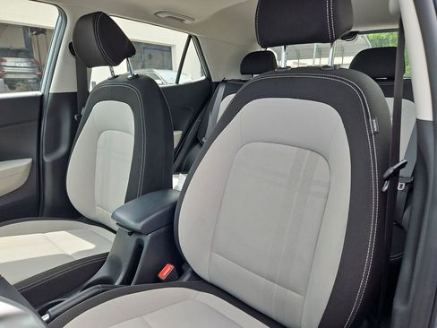 Used 2025 Hyundai Venue SEL FWD image 23
