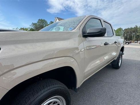 Used 2024 Chevrolet Colorado W/T image 10