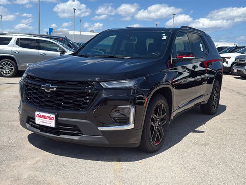 Certified 2023 Chevrolet Traverse Premier w/ Redline Edition AWD/4WD image 2