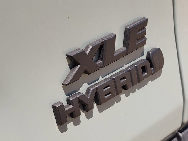 Used 2021 Toyota RAV4 XLE Premium AWD/4WD image 7
