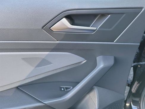 Used 2025 Volkswagen Jetta SE image 25