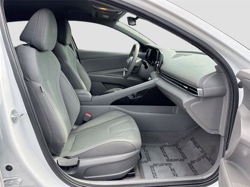 Used 2022 Hyundai Elantra SEL FWD image 25